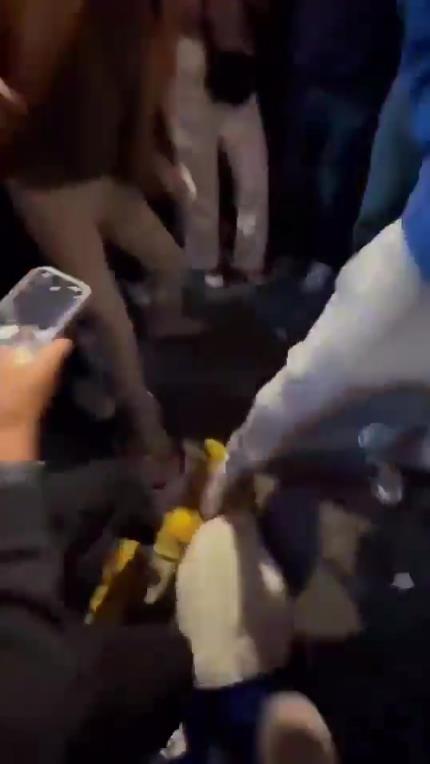 驚！尼克斯大勝步行者后，哈利伯頓遭主場球迷群毆